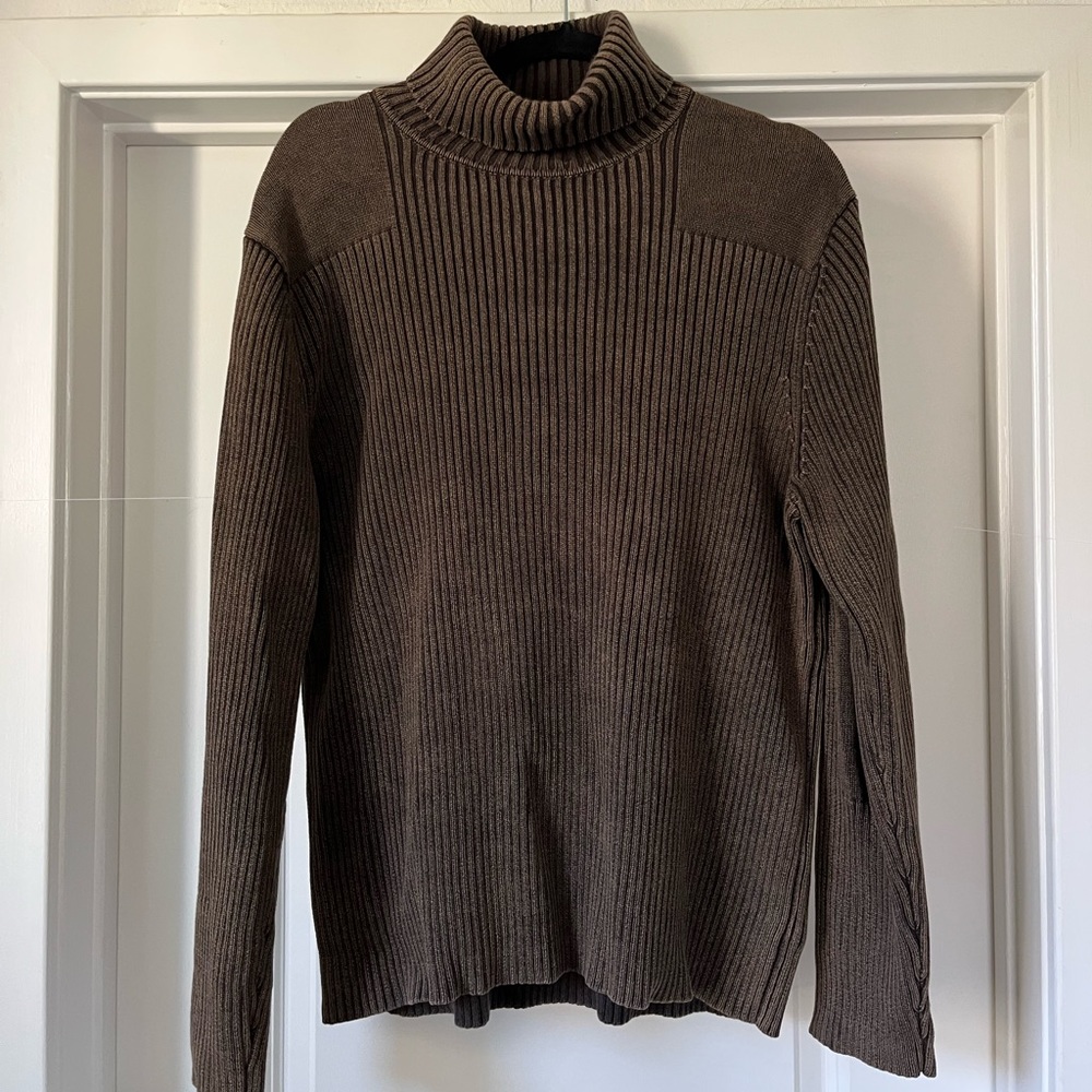 100% cotton sweater with shoulder and elbow detail